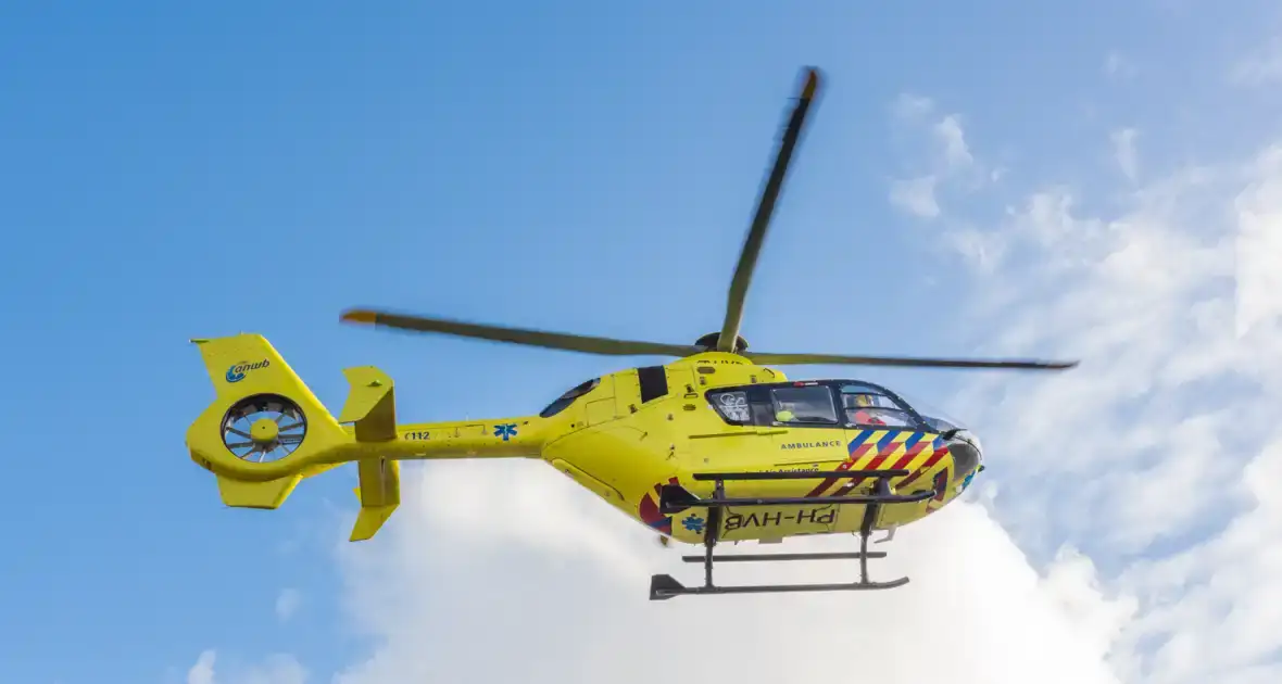 Traumahelikopter PH-HVB van Rottum naar Groningen op maandag 5 mei 2025 12:29