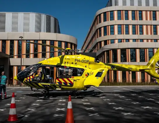 Ambulancehelikopter onderweg vanuit Universitair Medisch Centrum Groningen | 10 augustus 2024 12:47